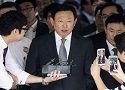 신동빈 3시간 영장심사…검찰-변호인 양보 없는 법리공방